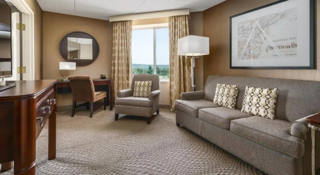 Двухместный полулюкс Sheraton Great Valley Hotel