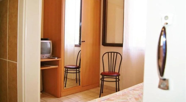 Auberge de la Baronne, Book Hostel La Gaude Alpes-Maritimes