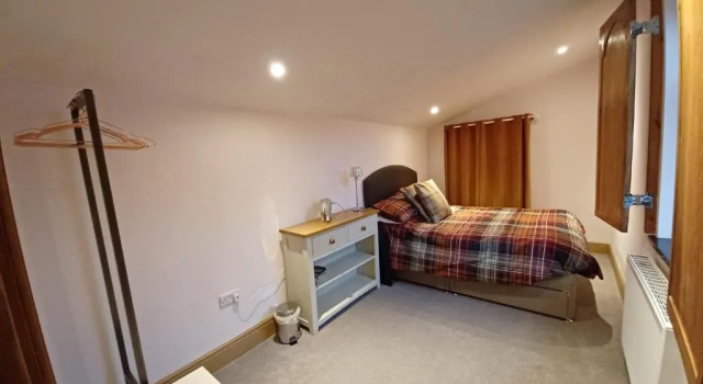 Cozy Cottage Close to Haworth Sleeps 2 With Garden, Varaa Lomakoti Mökit kohteessa Merseyside, Mökki