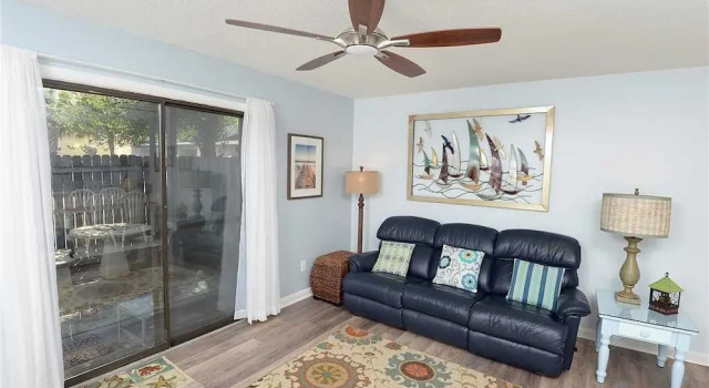 Tarpon 5 - Two Bedroom Condo, Book Hotel Hoteller i Lower Grand Lagoon med parkering, Parkering