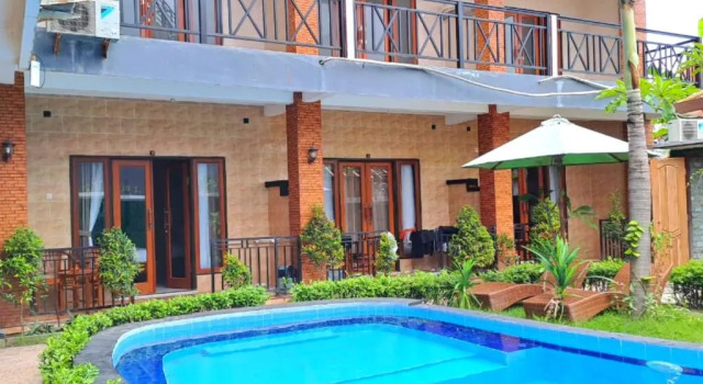 Wahyuga Sari Guest House, Забронировать Гостевой дом Отели Лембонган с парковкой, рядом с Пляж Нуса Лембонган, Парковка