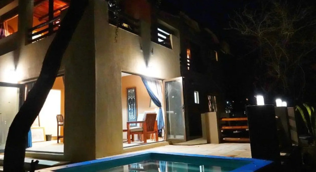 Коттедж Marloth Park Hippo House