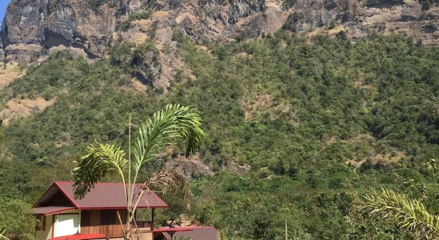 Двухместный коттедж с балконом Keinnara Hpa An