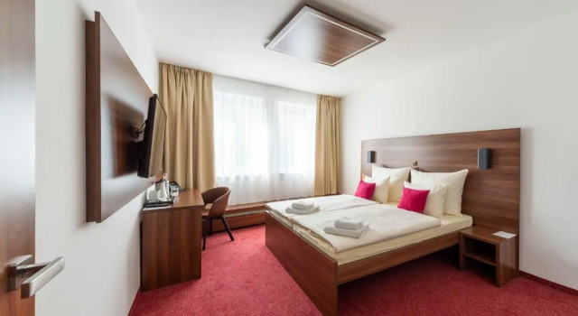 Четырёхместный номер Deluxe Bohemia Inn Hotel