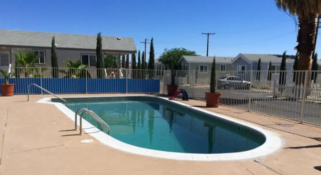 Blue Sky Resort, Забронировать Курортный отель Туэнтинайн-Палмс Joshua Tree National Park