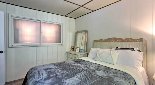 Dog-friendly Lake Ariel Resort Home w/ Deck!, Réserver Complexe hôtelier Paupackan Lake États-Unis