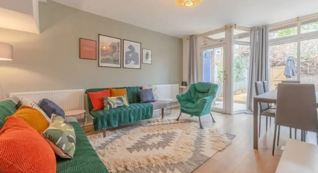 Коттедж Central 3 Bedroom House With Garden