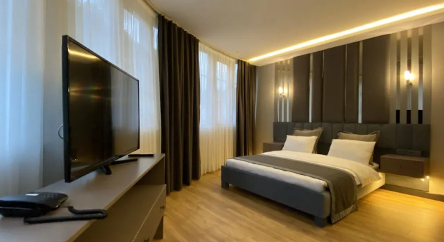 Номер Deluxe c 1 комнатой с балконом Voice Hotel
