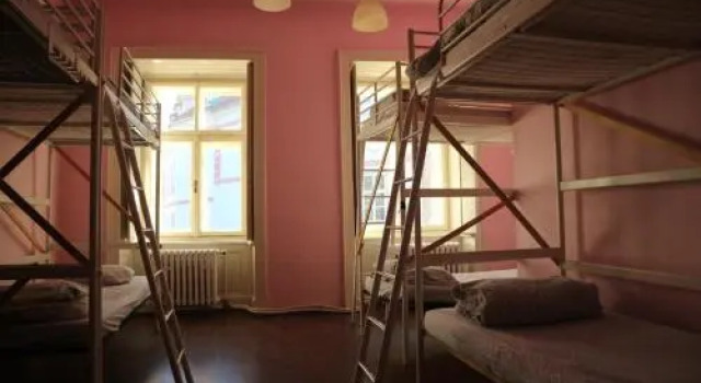 Wild Elephants Hostel, Забронировать Хостел Недорогие отели Братиславы, рядом с Старый мост, недорого