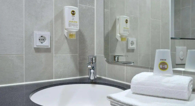 Трёхместный номер Standard B&B Hotel Stuttgart-Vaihingen