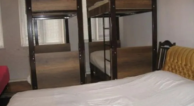 Hostel Temuri, Забронировать Хостел Хостелы Кутаиси, рядом с Bagrati Cathedral, Хостел
