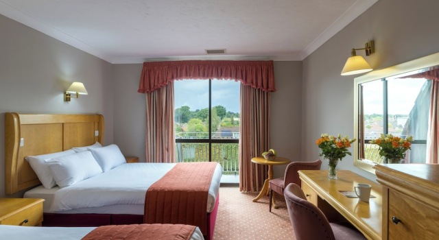 Номер Superior Lakeside International Hotel