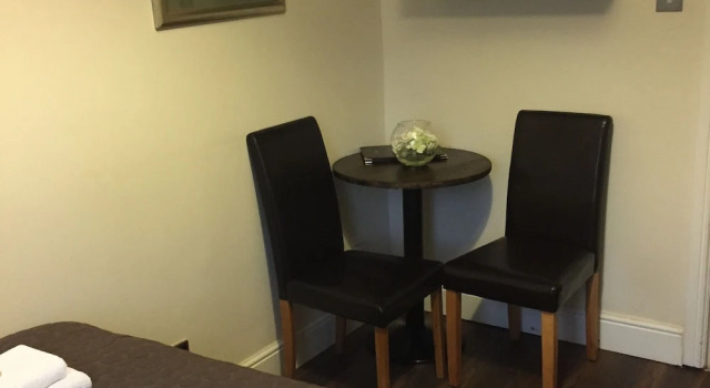 Aviva Guest House, Забронировать Гостевой дом Гостевые дома Лондона, рядом с Равенскорт Парк, Гостевой дом