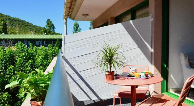 Двухместный номер Standard с балконом Sure Hotel by Best Western Gemenos en Provence