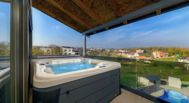 Двухместный люкс с видом на бассейн Villa Madison