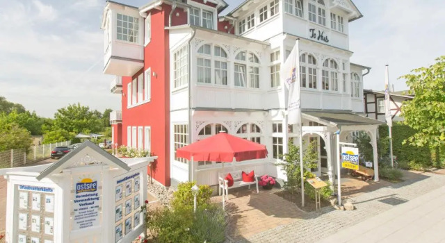 Villa "To Hus" in Sellin - Appartement 07 im DG mit Kamin und Balkon, Book Apartment Sellin Usedom
