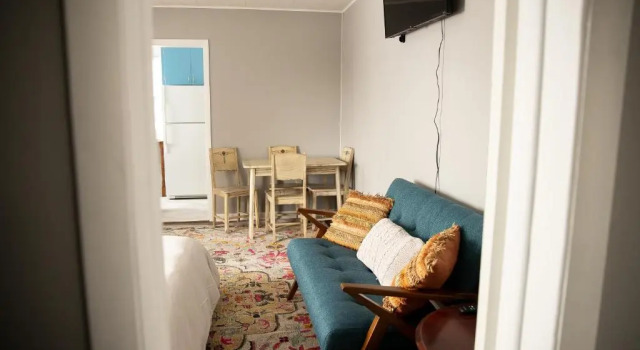 Charming French Studio Apartment, Забронировать Апартаменты/квартира Апартаменты Ларами, рядом с Matthew Shepard Memorial, Апартаменты/квартира