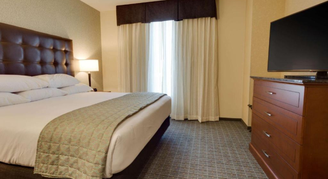Люкс Drury Plaza Hotel St. Louis St. Charles