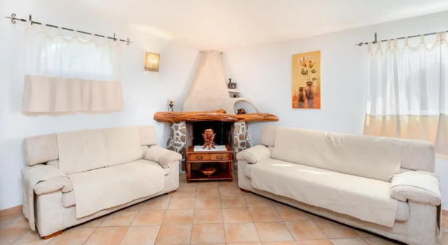Cozy House in Cannigione, Book Hotel Cannigione Emerald Coast