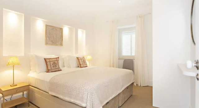 Amarela17 in Tavira With 4 Bedrooms and 4 Bathrooms, Забронировать Дом для отпуска Отели Тавира с парковкой, рядом с Железнодорожный вокзал Тавира, Парковка