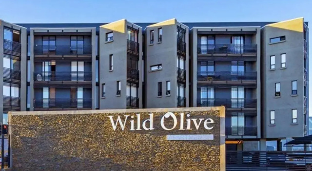 Modern 1-bedroom near Grove Mall and Lady Pohamba AirBnB