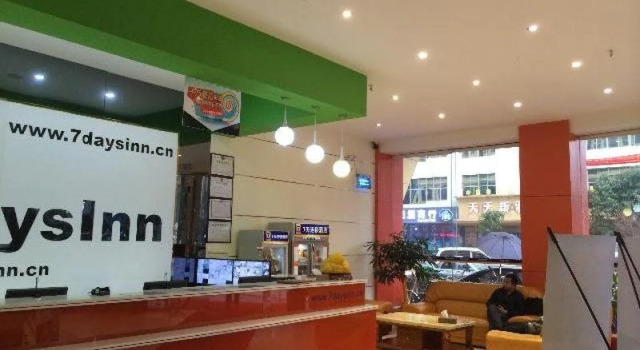 7 Days Inn Shenzhen Longcheng Square Subway Station, Rezerwuj Hotel Hotele w Shenzhen z parkingiem, Parking