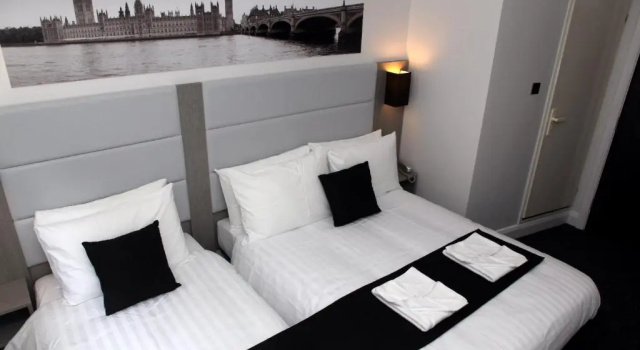 Трёхместный номер Standard The Omega Hotel