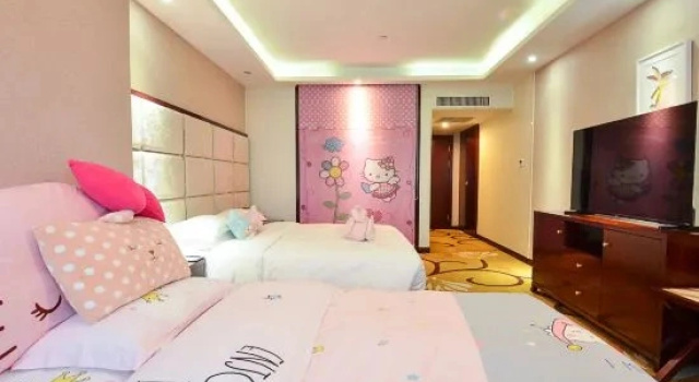 Трёхместный семейный люкс Wanyou Conifer Hotel
