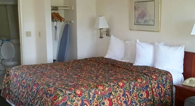Люкс Days Inn by Wyndham Orange Anaheim
