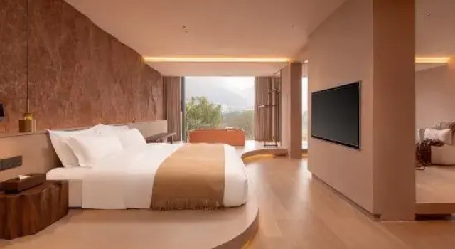 Двухместный люкс Premium c 1 комнатой с видом на горы Отель Zhangjiajie Qishi Li Cave Homestay
