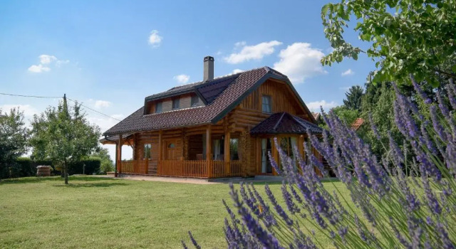 Коттедж Hazelnut Pool House