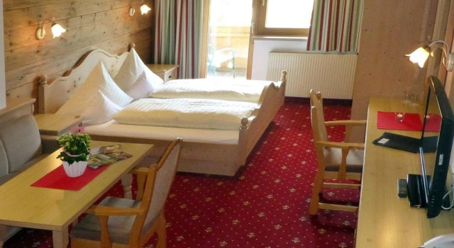Pension Alpenhof, Rezerwuj Hotel Hotele w Tyrol z parkingiem, Parking
