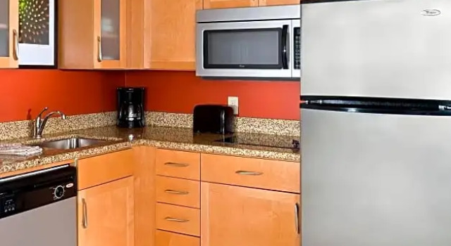 Четырёхместный люкс с 2 комнатами Residence Inn Canton