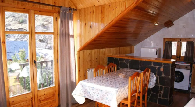 Апартаменты Apartaments Pont Romànic