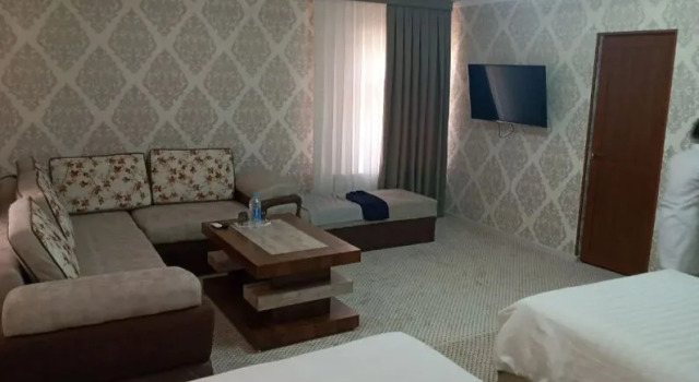 Islombek Mekhmonkhonasi Otel, Rezervovat Hotel Gulistan Uzbekistán