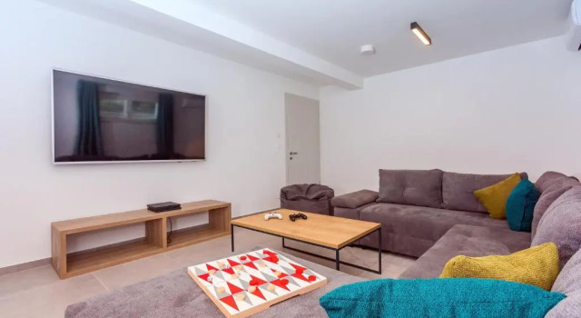 Villa Diva with 7 bedrooms, heated pool, sauna and fun zone, sea views, Забронировать Вилла Виллы Окрестностей Сплита, Вилла