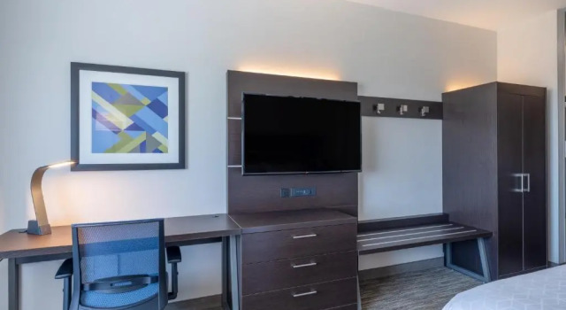 Люкс Holiday Inn Express & Suites - Watertown by IHG