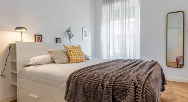 JOIVY Lovely Flat For 2, Quiet Street Near Centre