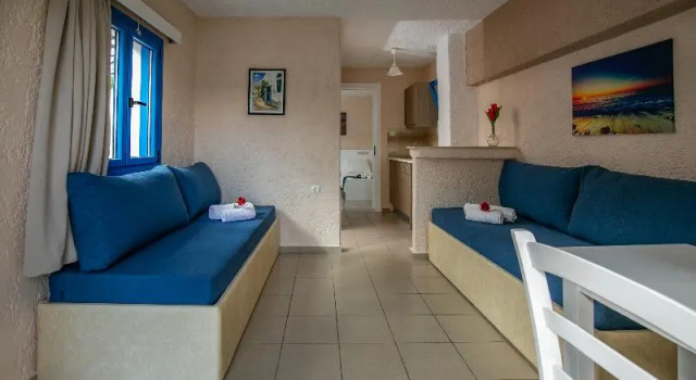 Четырёхместные апартаменты c 1 комнатой с балконом Mareva Hotel Apartments