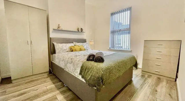 2 Bedroom House in Liverpool With Free Parking