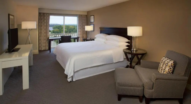 Двухместный номер Standard Sheraton Louisville Riverside Hotel