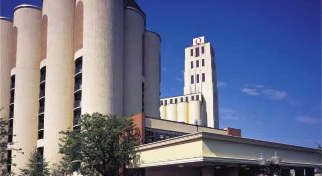 The Quaker Square Inn at The University of Akron, Buchen Sie Hotel Akron Ohio