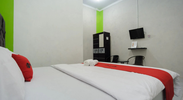 RedDoorz Syariah near RS Advent Bandar Lampung, Book Hotel Hotels in Sumatra with Breakfast, Breakfasts