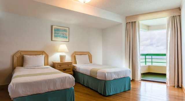 Camera Standard 3 camere con vista sull'oceano Alupang Beach Tower
