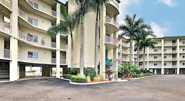 Updated Bayside Getaway: Pool, Hot Tub, Near Beach 1 Bedroom Condo