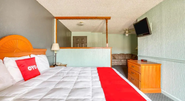 Люкс c 1 комнатой OYO Townhouse Tulsa Woodland Hills