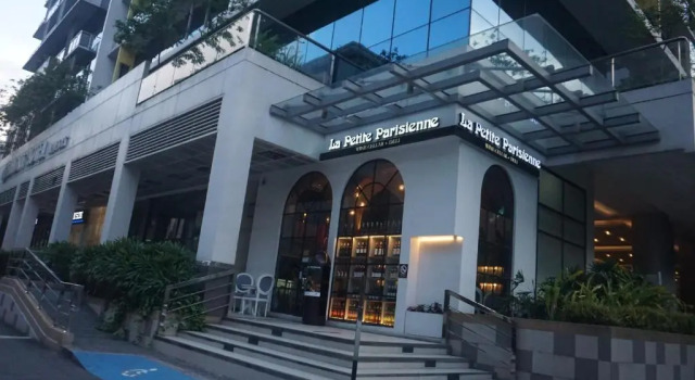 One Palm Tree Villas Near NAIA3, Prenota Hotel Hotel a Luzon con parcheggio, Parcheggio
