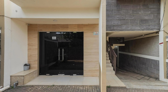 RedDoorz Syariah near Green Park Jatiwarna
