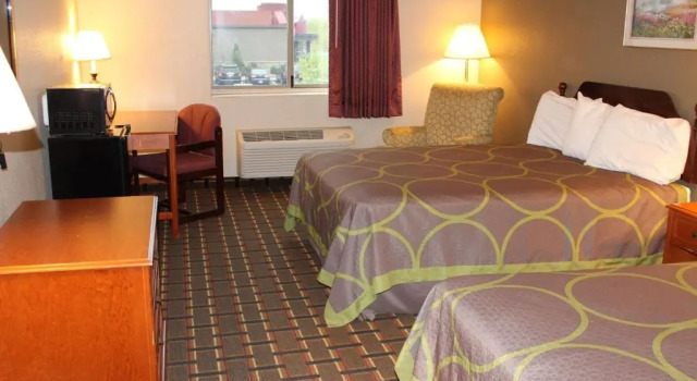 Четырёхместный номер Standard Super 8 by Wyndham Valparaiso