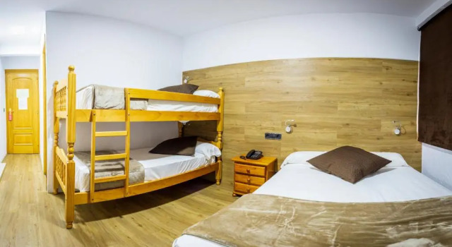 Четырёхместный номер Standard Hotel Les Neus